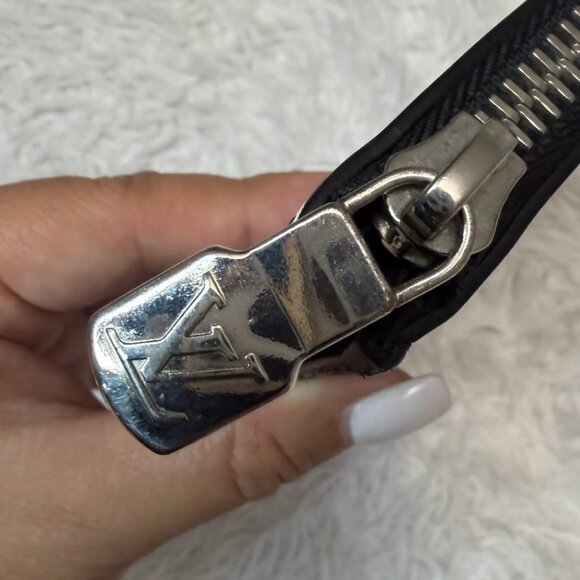 LOUIS VUITTON Epi World Cup 2018 Pochette Jour GM in Black - Picture 11 of 11